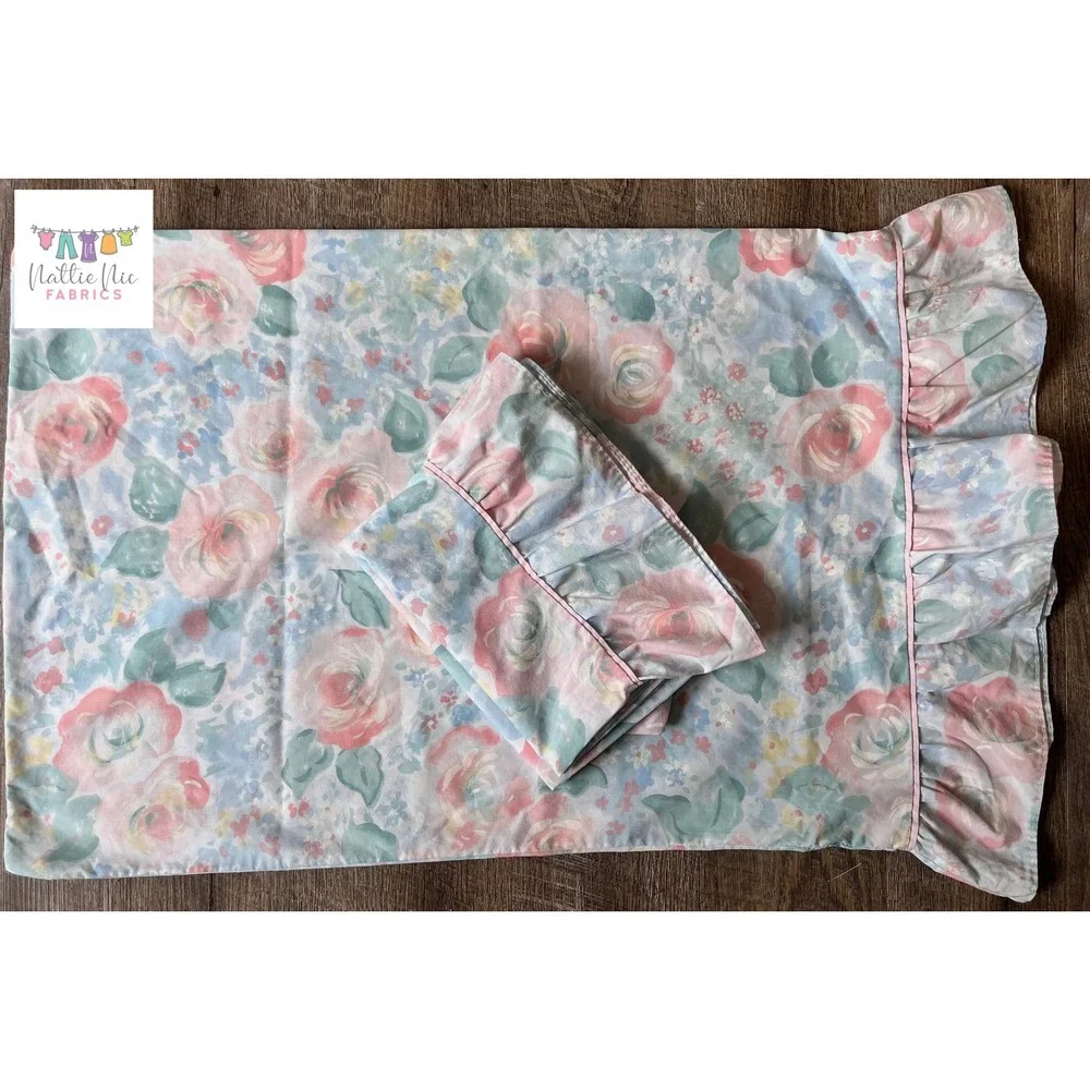 Vintage Pair of ruffled pillowcases, 1980's floral